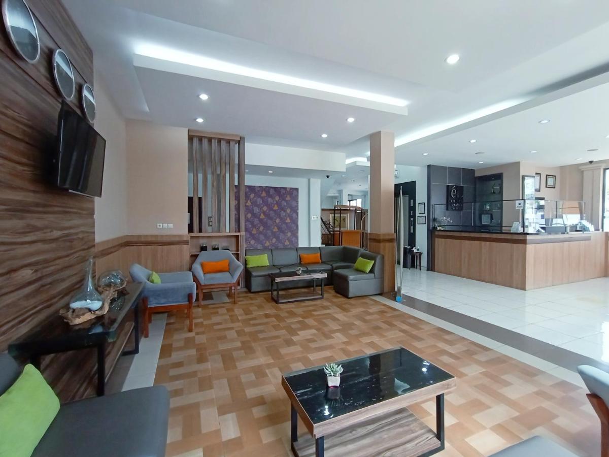 eL Hotel Grande Malang Buitenkant foto