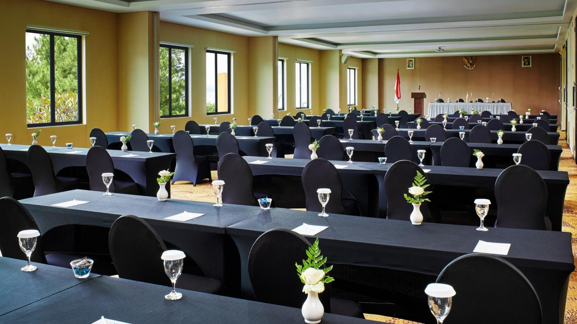 eL Hotel Grande Malang Buitenkant foto