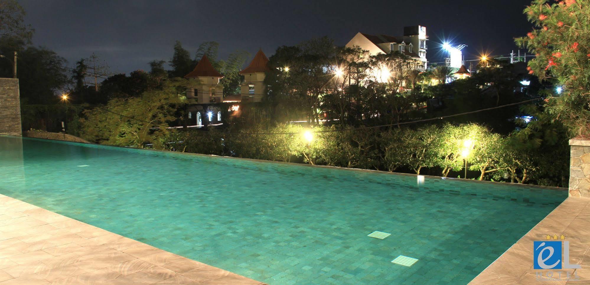 eL Hotel Grande Malang Buitenkant foto