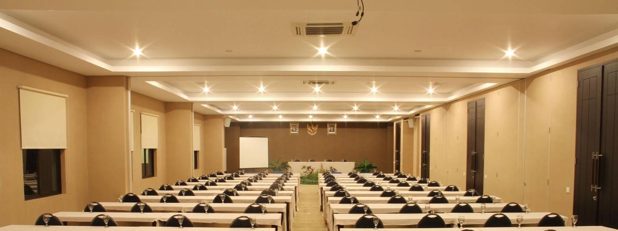 eL Hotel Grande Malang Buitenkant foto