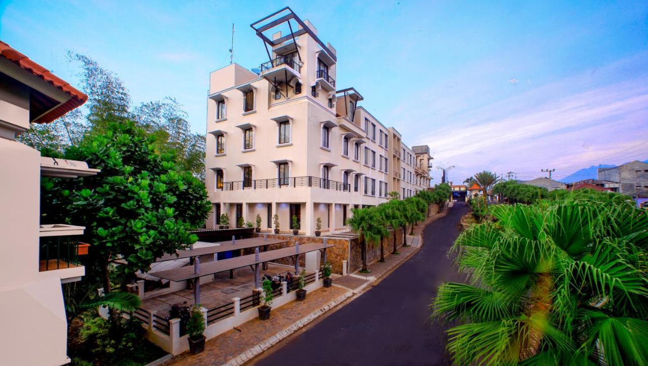 eL Hotel Grande Malang Buitenkant foto