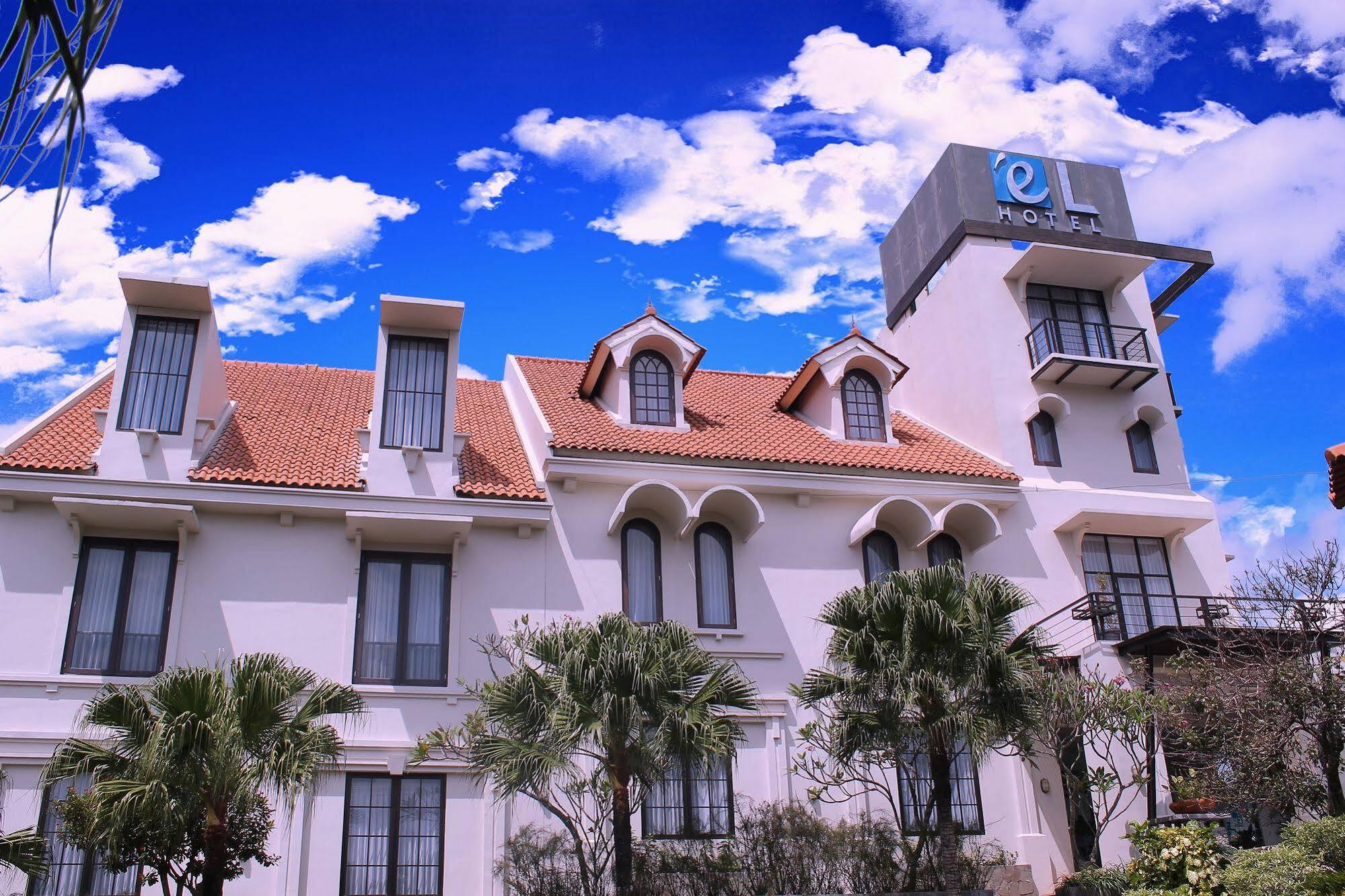eL Hotel Grande Malang Buitenkant foto